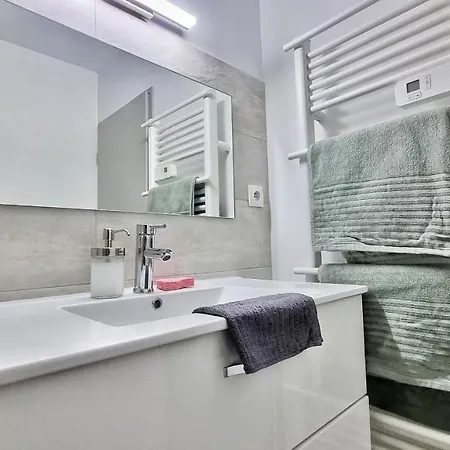 Mon Amour-chic-garage-fibre-rbnb Apartman